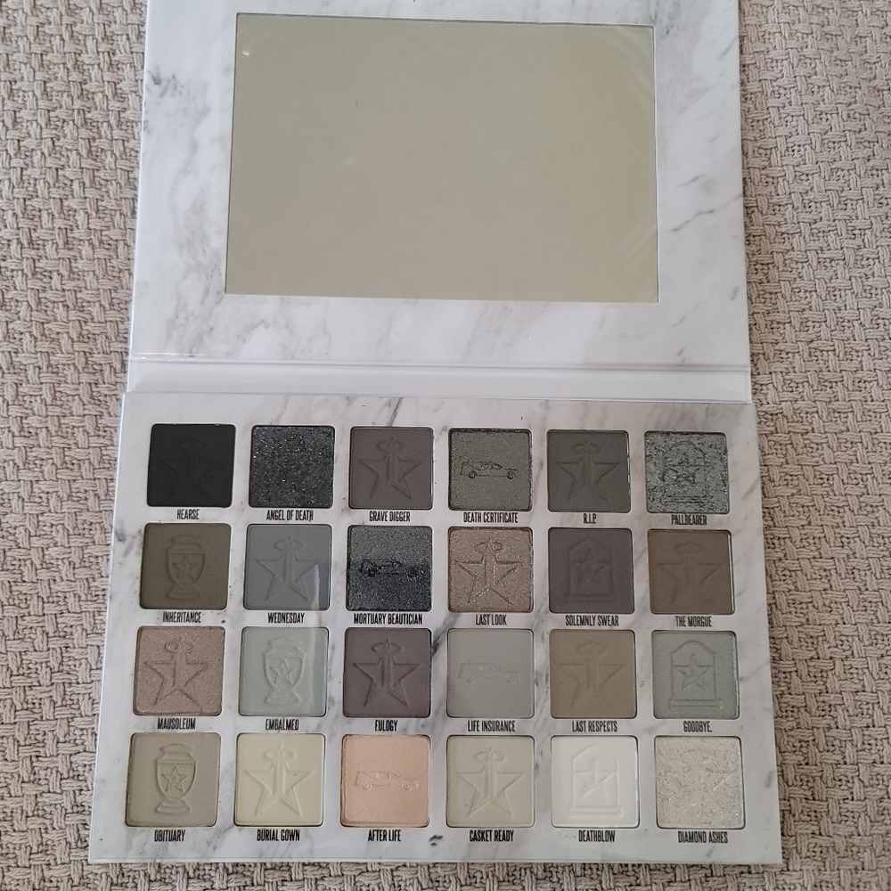 Jeffree Star Cremated palette